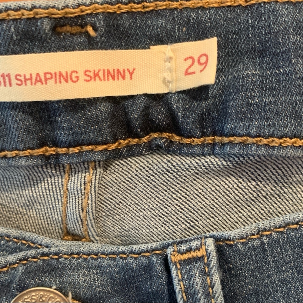Levi’s 311 Shaping Jeans